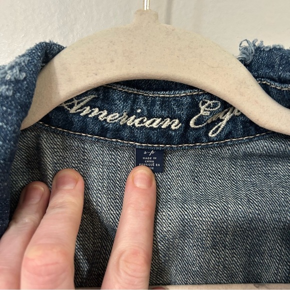 American Eagle Women’s Cropped Dark Navy Blue Jean Denim Jacket Size Small - Picture 2 of 5